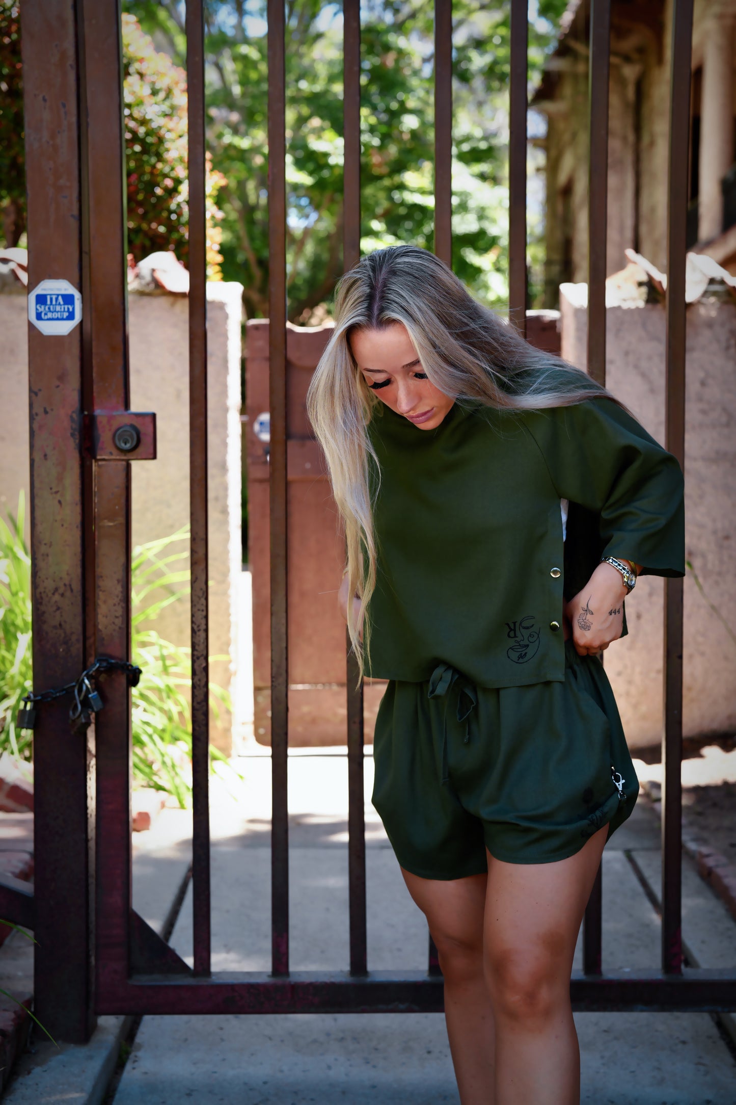 Lowlight Crop Hoodie Olive