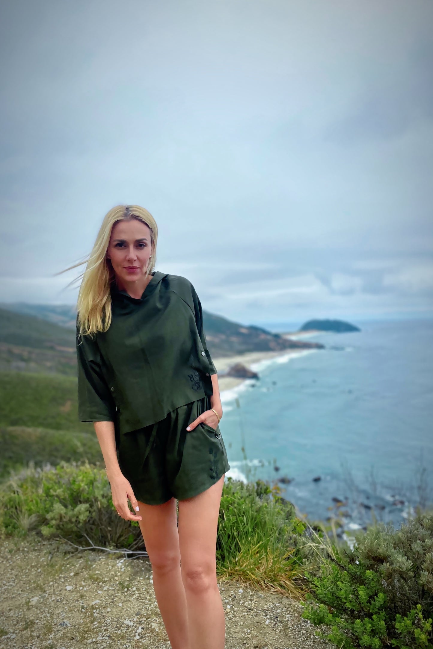 Lowlight Crop Hoodie Olive