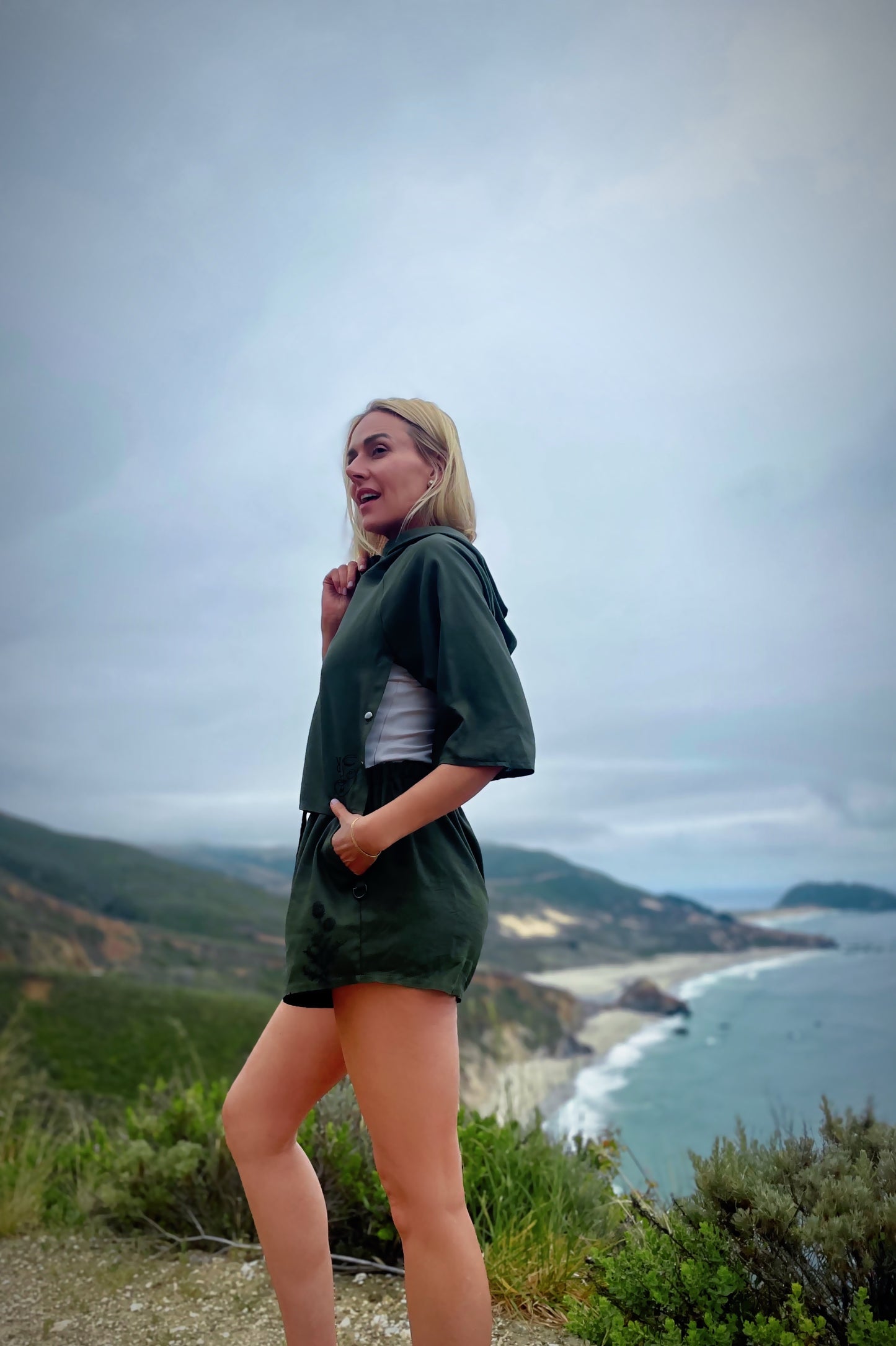 Lowlight Crop Hoodie Olive
