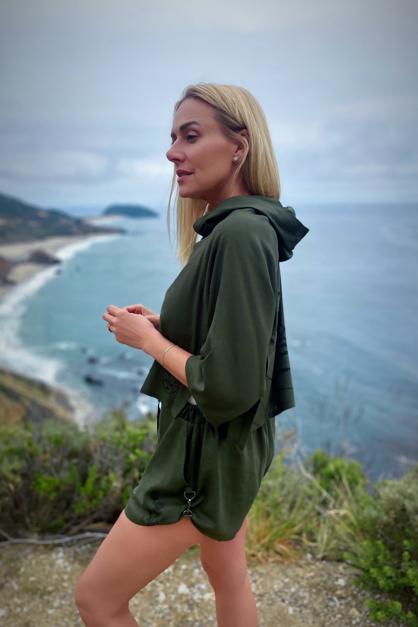Lowlight Crop Hoodie Olive