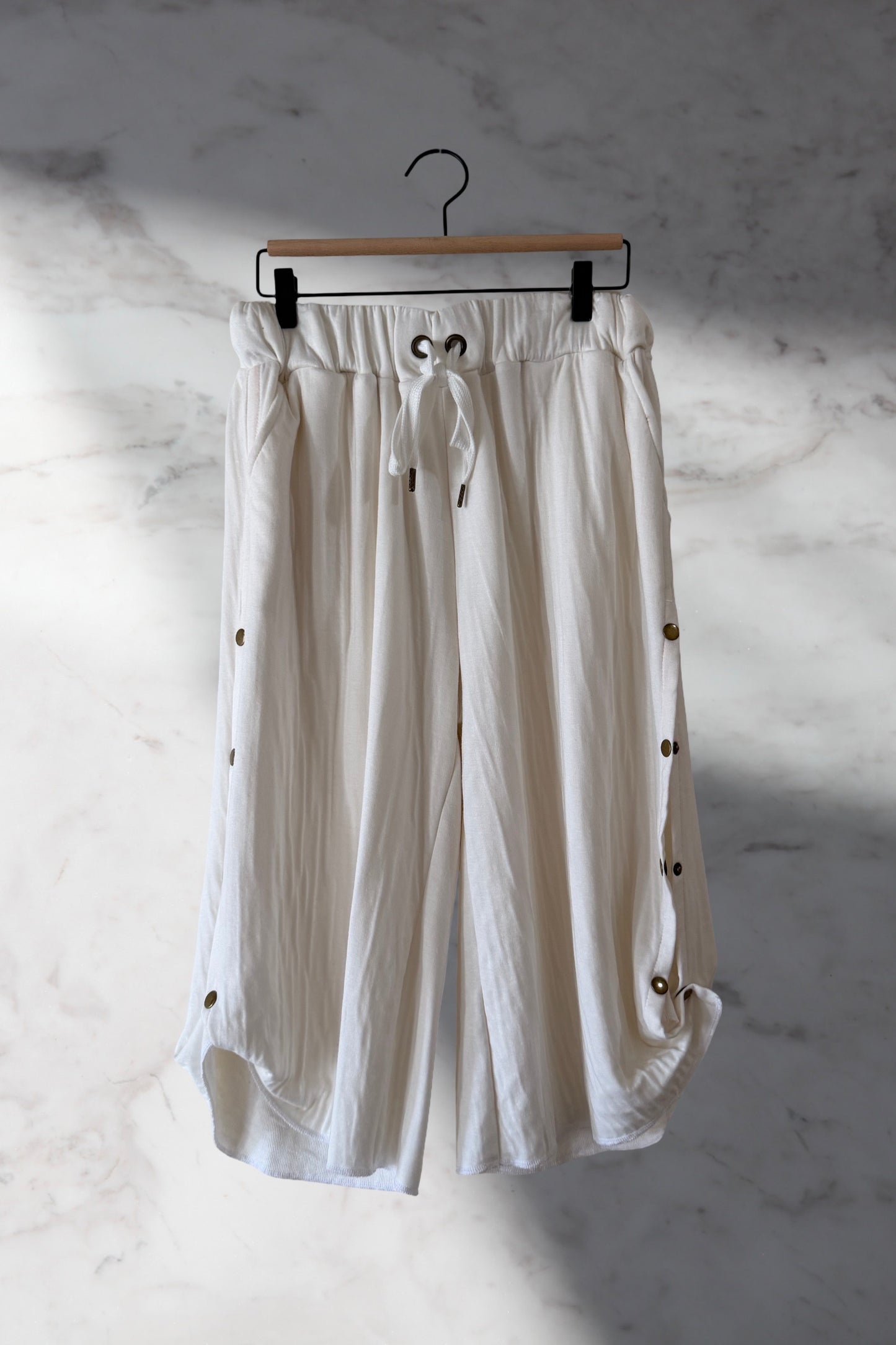 Adjustable Hem Capri
